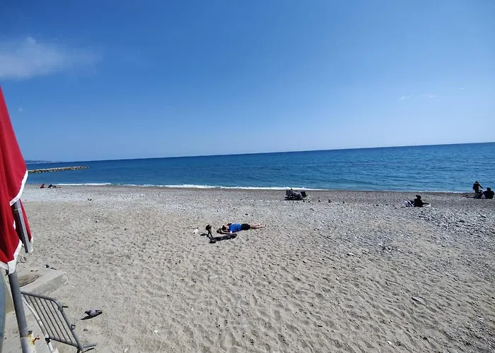 Le Coq Livieri - Wifi - Seafront - Town Centre 芒通