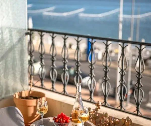 Le Coq Livieri - Wifi - Seafront - Town Centre 芒通